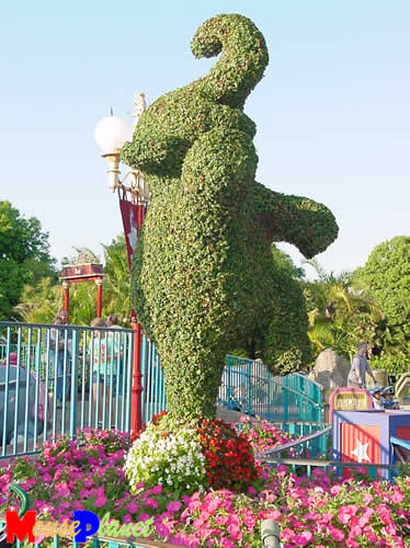 dumbo_topiary.jpg